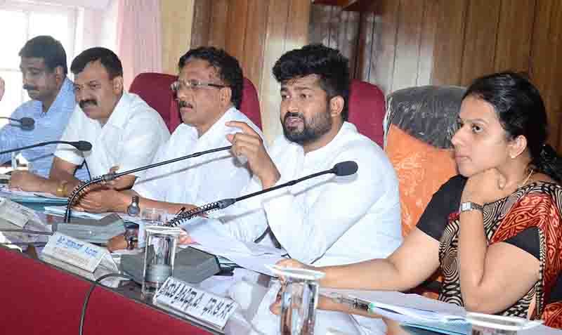 ‘ಸೌಭಾಗ್ಯ’ ಯೋಜನೆಯಡಿ ವಿದ್ಯುತ್ ಸಂಪರ್ಕ ಕಲ್ಪಿಸಿ: ಸಂಸದ ಪ್ರತಾಪ್ ಸಿಂಹ ಸೂಚನೆ